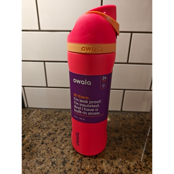 Owala FreeSip SS Bottle / 24oz / Color: Hyper Flamingo - Picture 1 of 3